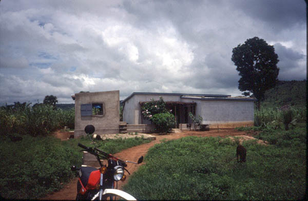 002_BogouHouseWithMoto